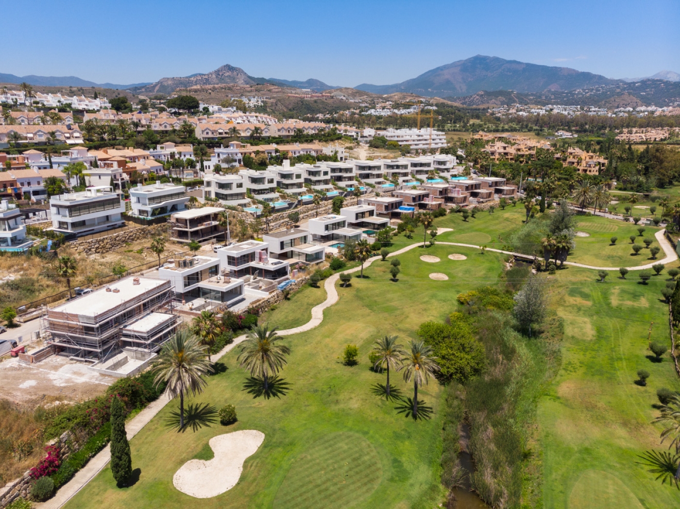 New development of villas in EL Campanario, Estepona