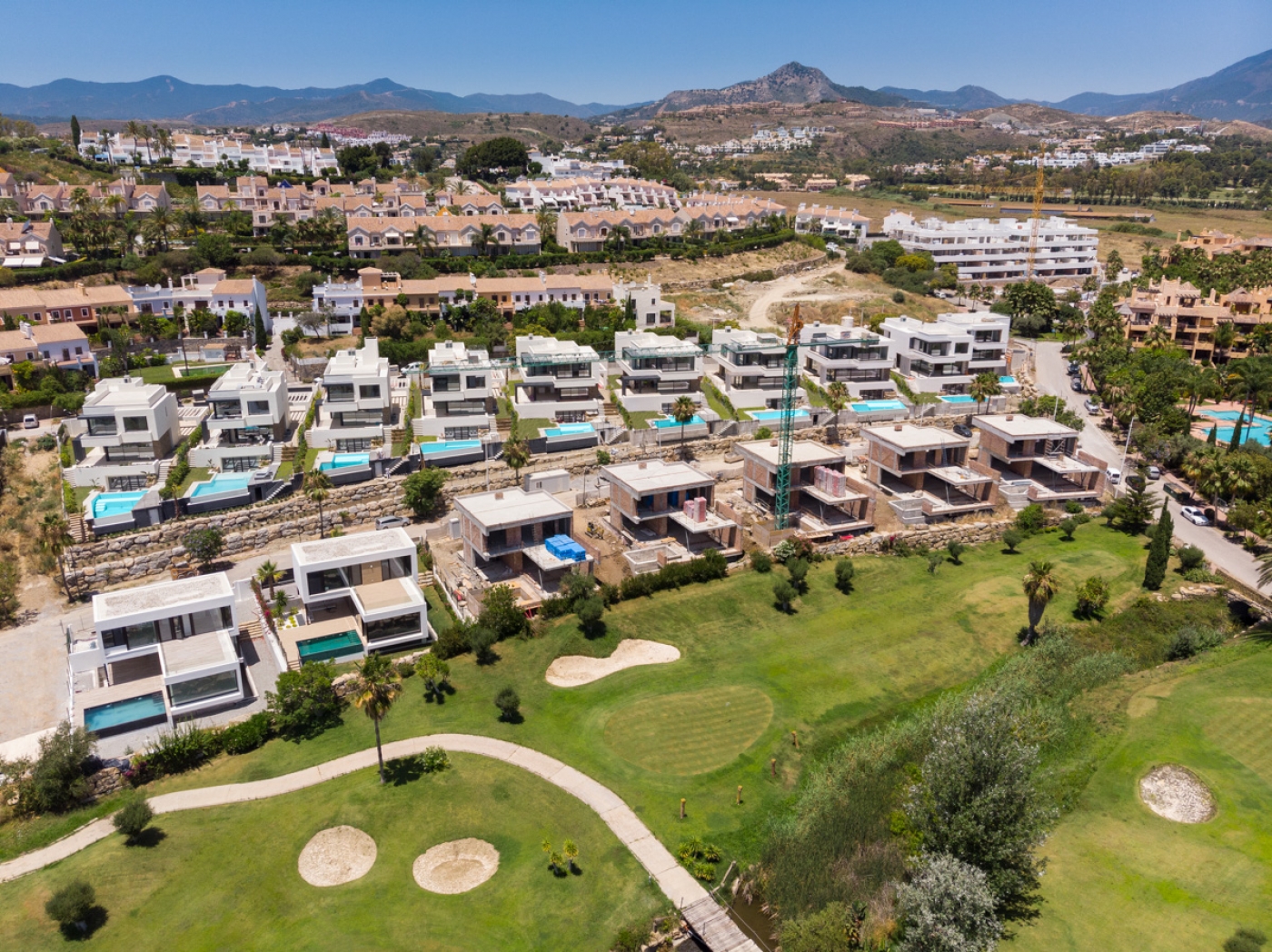 New development of villas in EL Campanario, Estepona