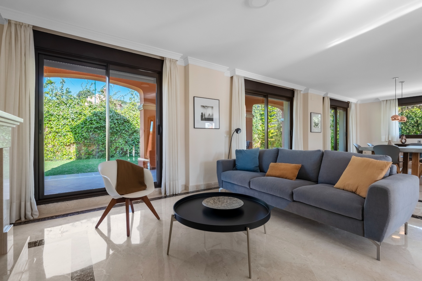 Detached and semi-detached villas in Estepona Golf
