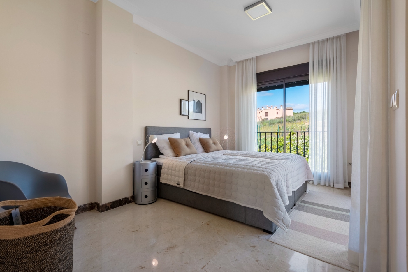 Detached and semi-detached villas in Estepona Golf