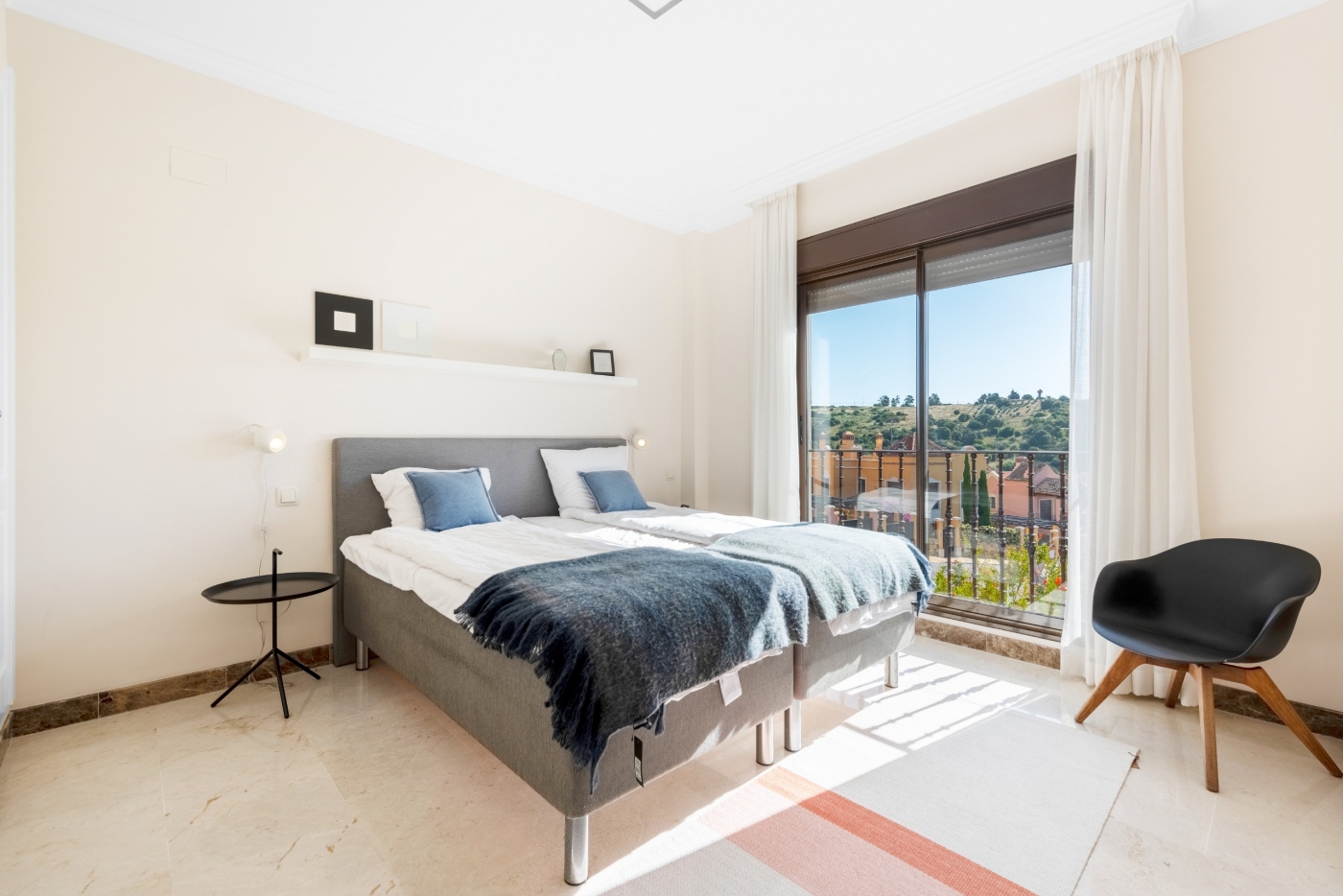 Detached and semi-detached villas in Estepona Golf