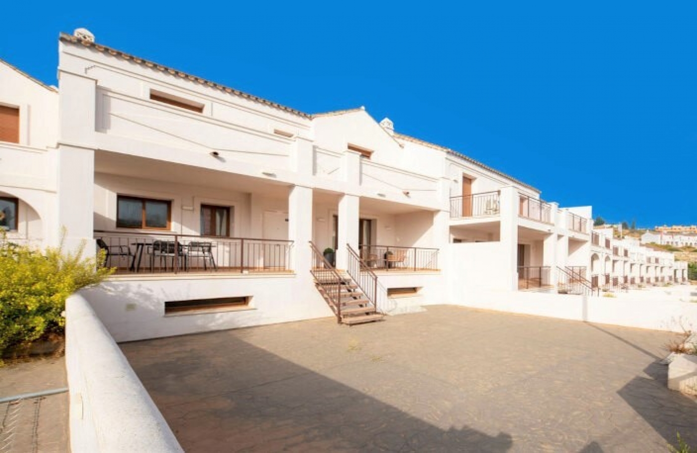 Promoción de chalets adosados en Bahía de Casares