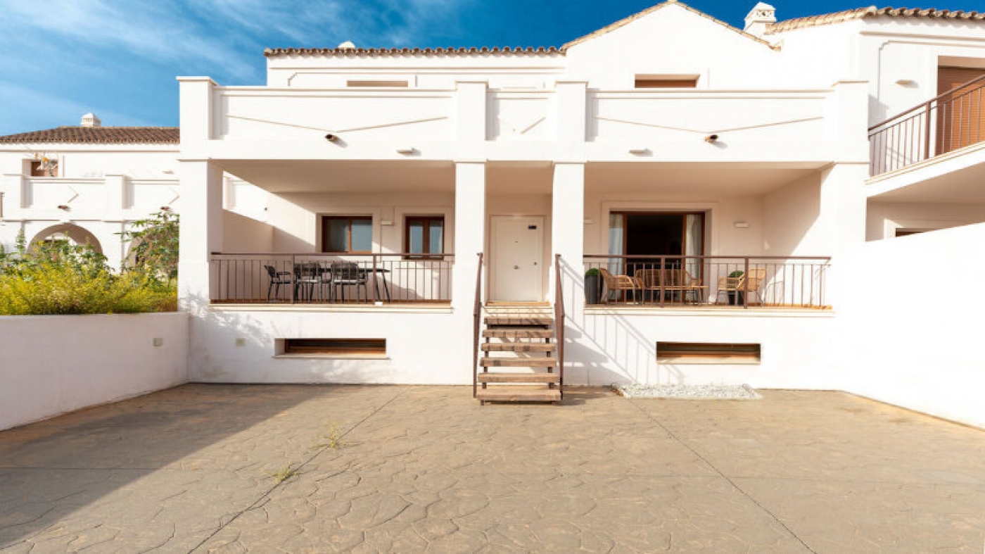 Promoción de chalets adosados en Bahía de Casares