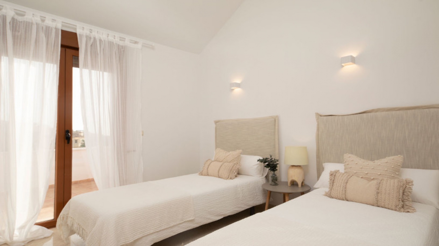 Promoción de chalets adosados en Bahía de Casares