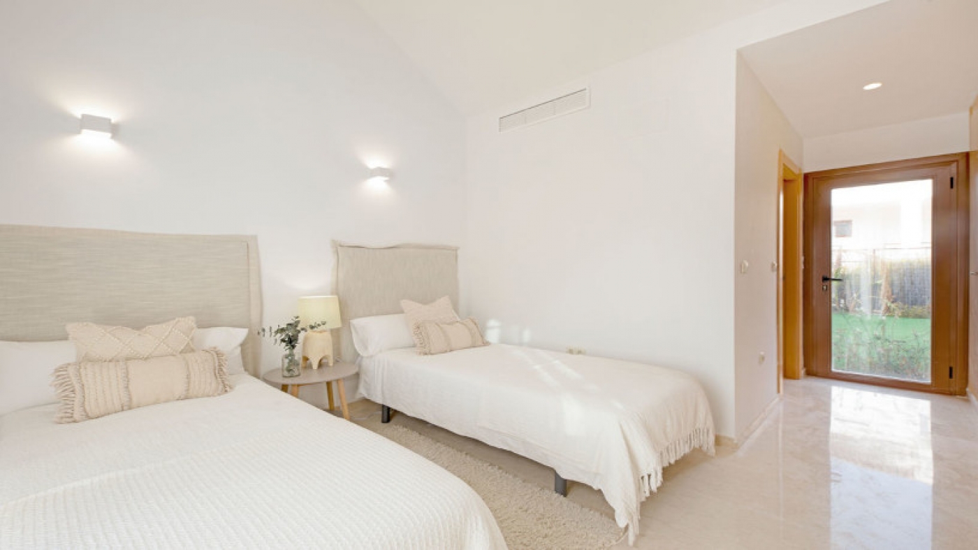 Promoción de chalets adosados en Bahía de Casares