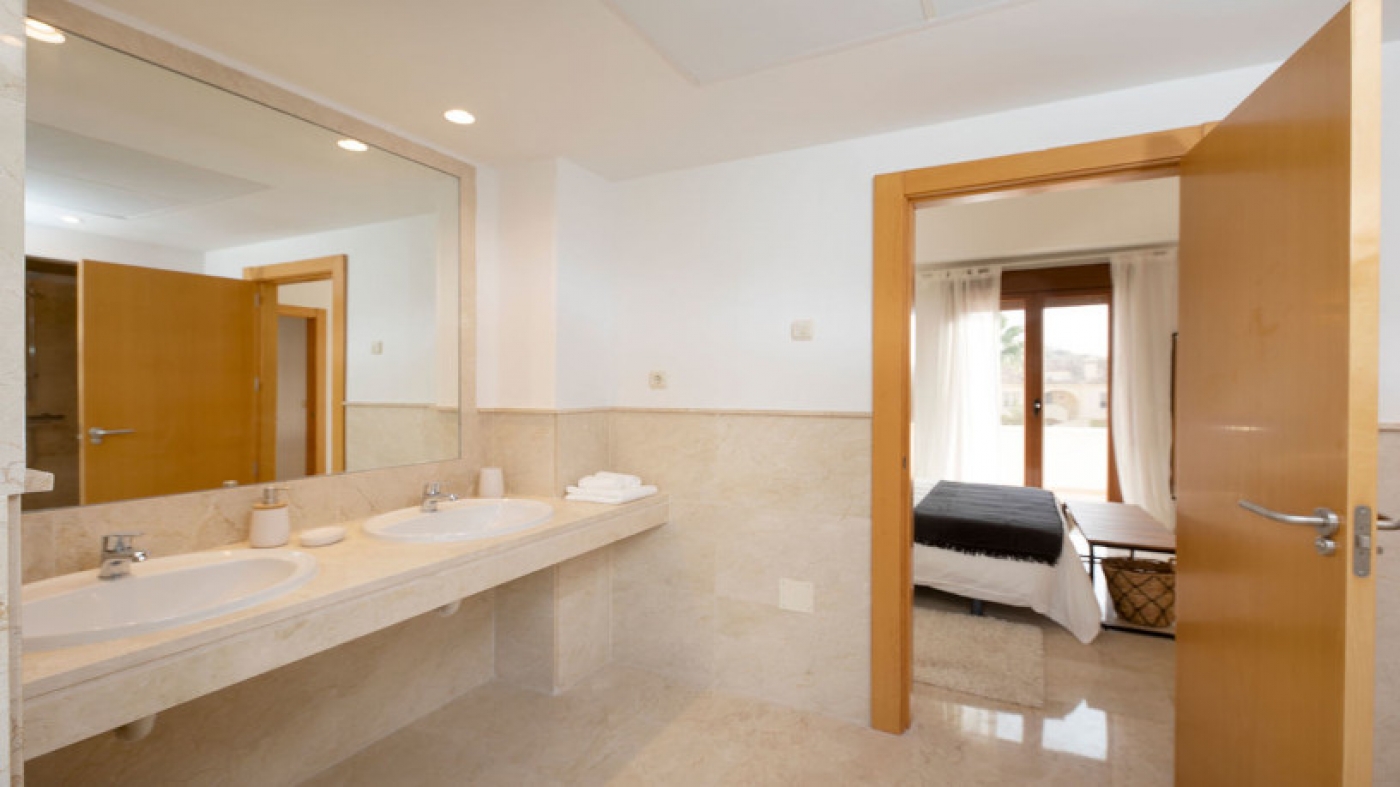 Promoción de chalets adosados en Bahía de Casares