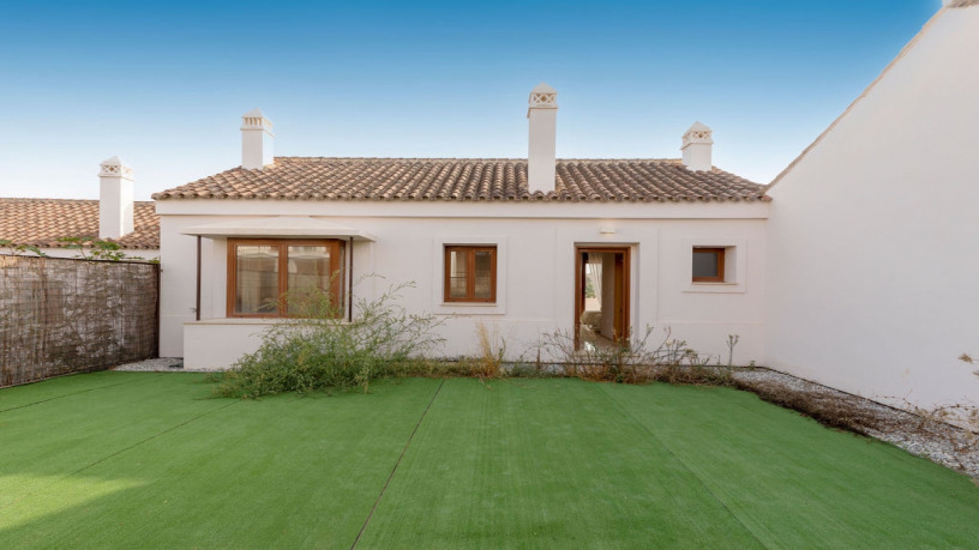 Promoción de chalets adosados en Bahía de Casares