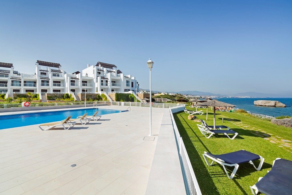 Apartamentos en primera línea de playa, Casares
