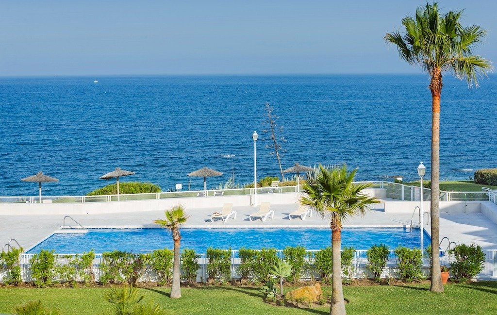 Apartamentos en primera línea de playa, Casares