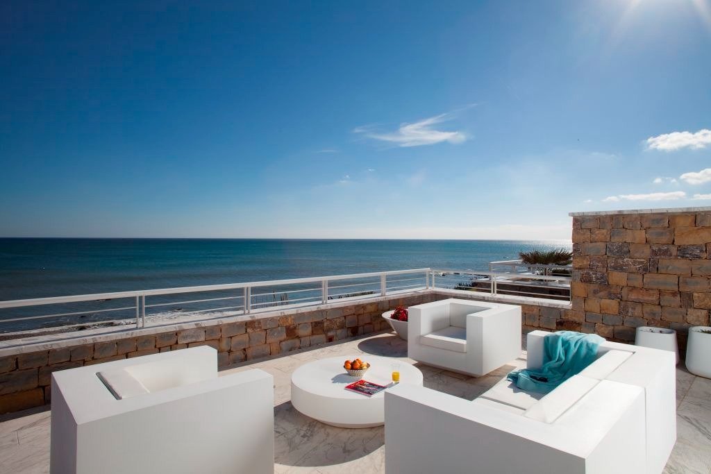 Apartamentos en primera línea de playa, Casares