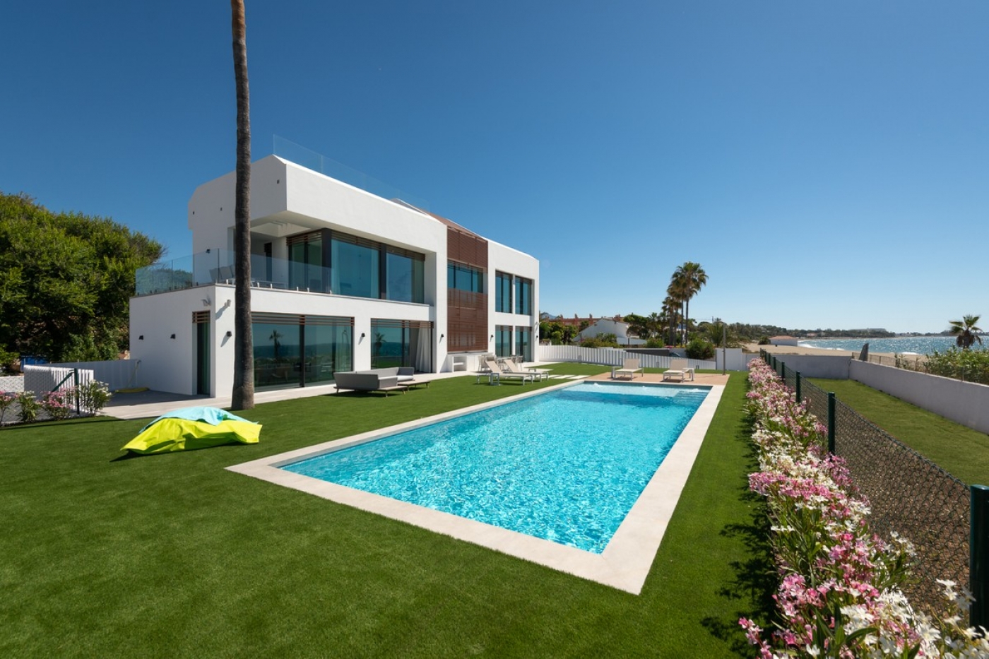 Villa en primera línea de playa
