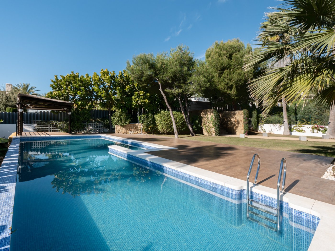 Villa moderna mediterránea en Sierra Blanca