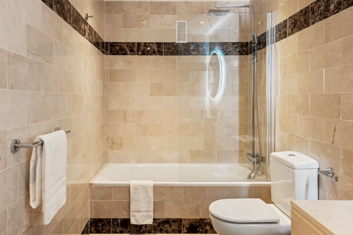 Promoción de apartamentos turísticos junto a El Paraíso Golf