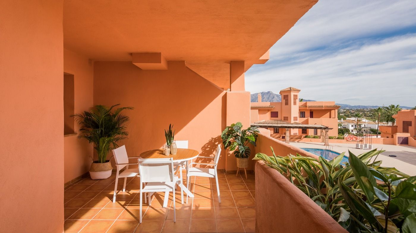 Promoción de apartamentos turísticos junto a El Paraíso Golf