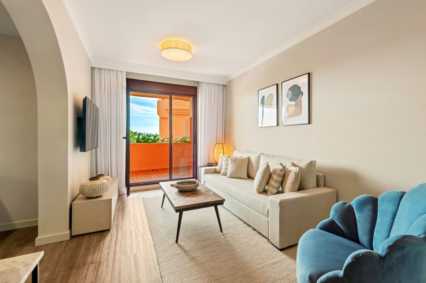 Promoción de apartamentos turísticos junto a El Paraíso Golf