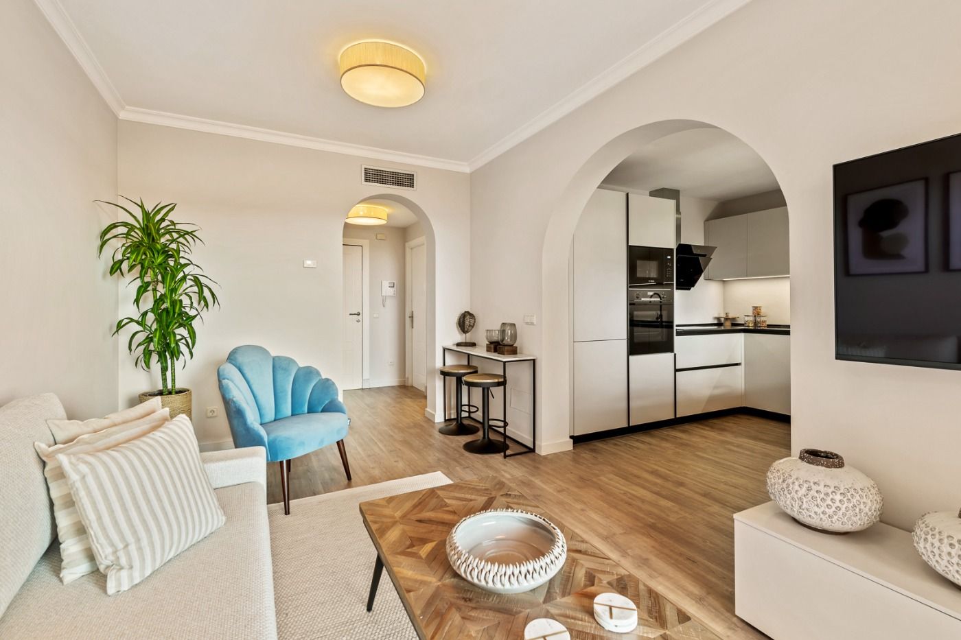 Promoción de apartamentos turísticos junto a El Paraíso Golf