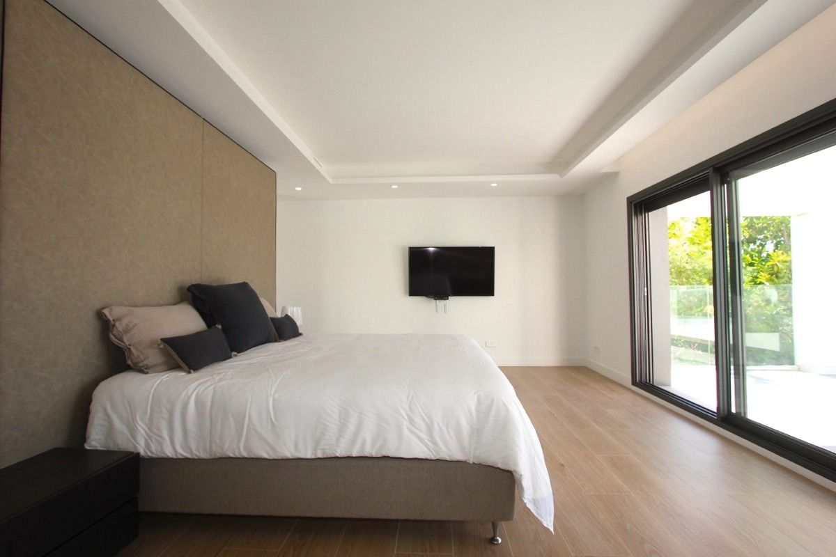 Villa moderna en primera línea de golf de Guadalmina