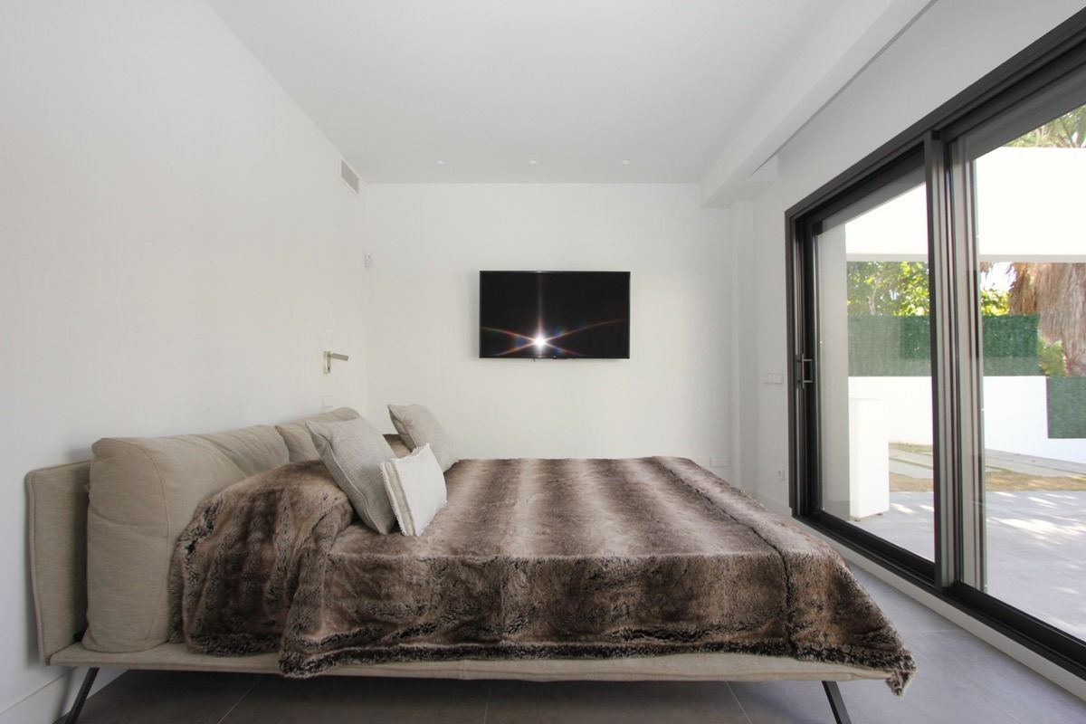Villa moderna en primera línea de golf de Guadalmina