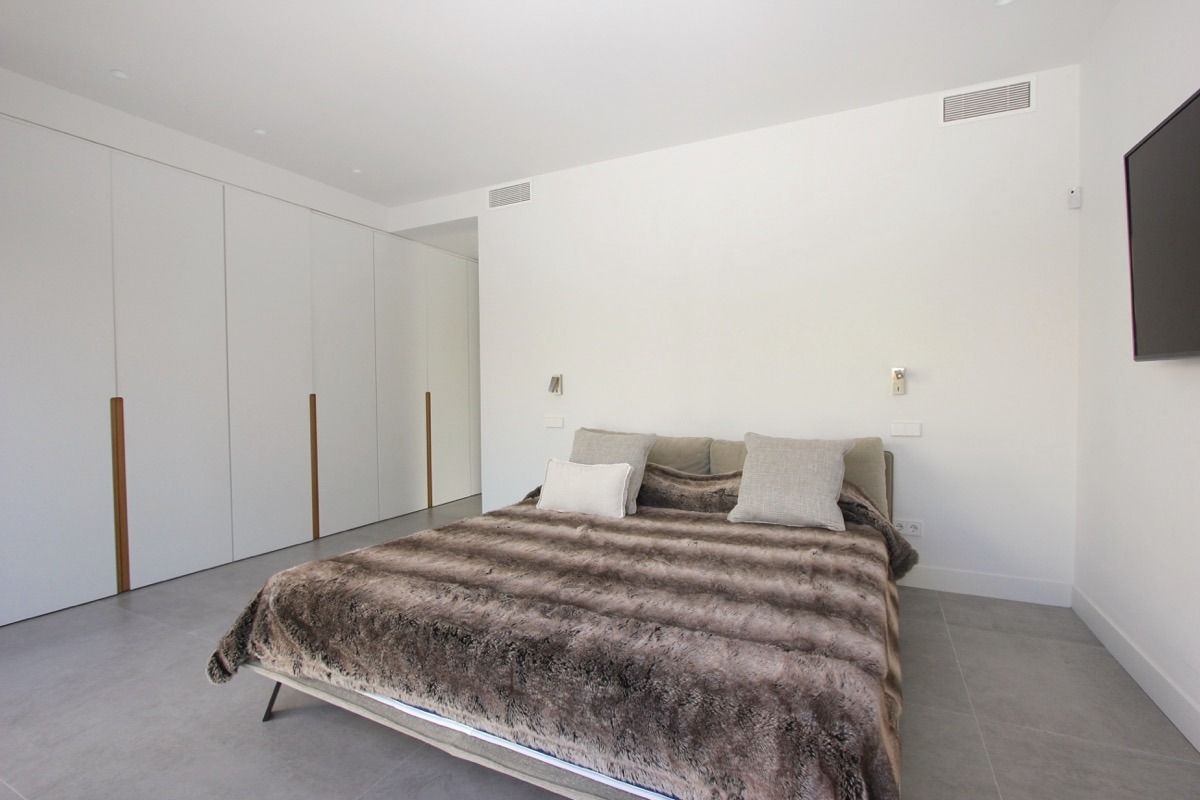 Villa moderna en primera línea de golf de Guadalmina