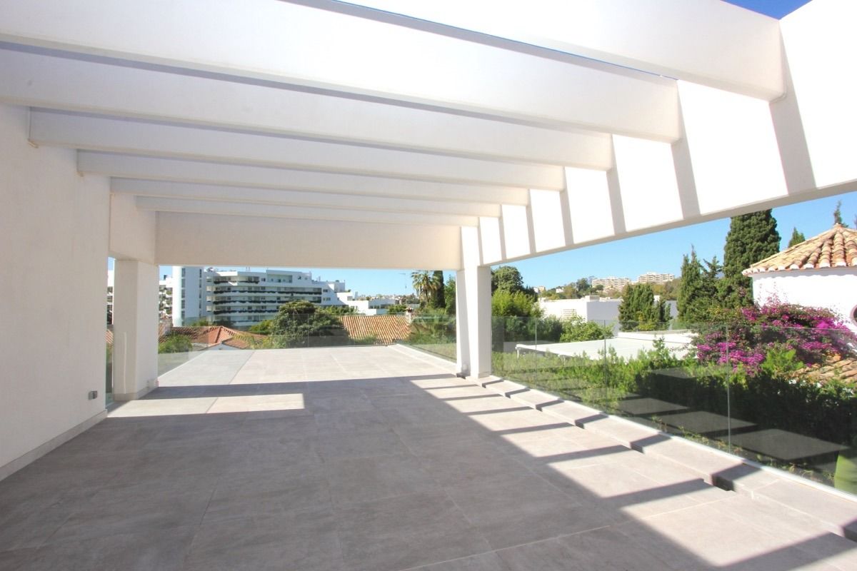 Villa moderna en primera línea de golf de Guadalmina