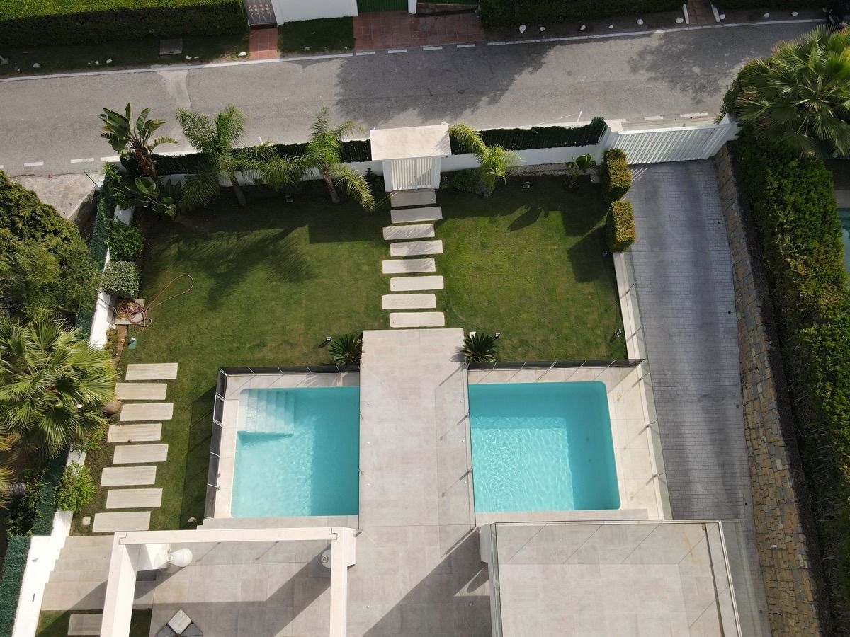 Villa moderna en primera línea de golf de Guadalmina