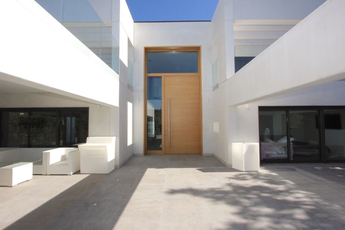 Villa moderna en primera línea de golf de Guadalmina