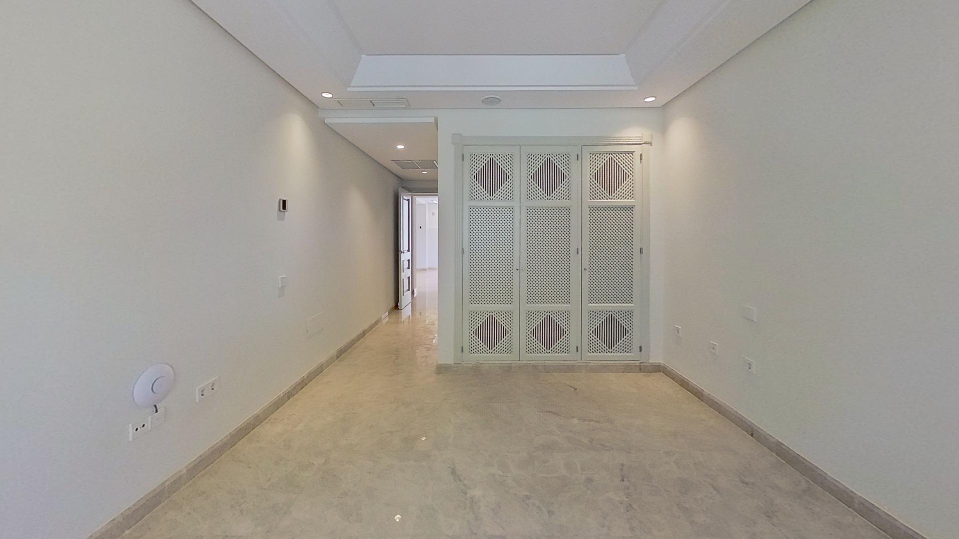 Áticos dúplex en 1ª línea de playa en Los Monteros, Marbella