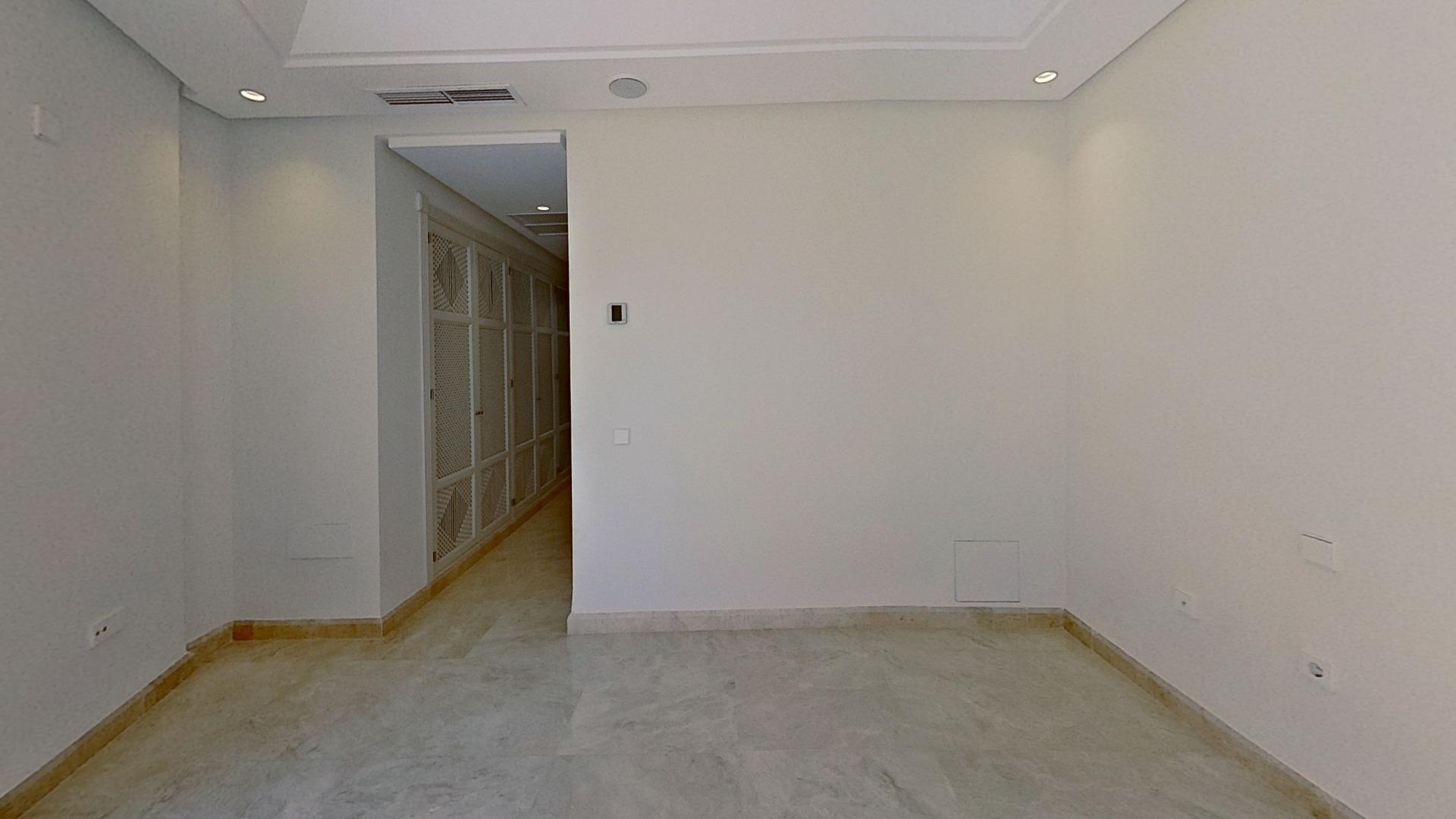 Áticos dúplex en 1ª línea de playa en Los Monteros, Marbella