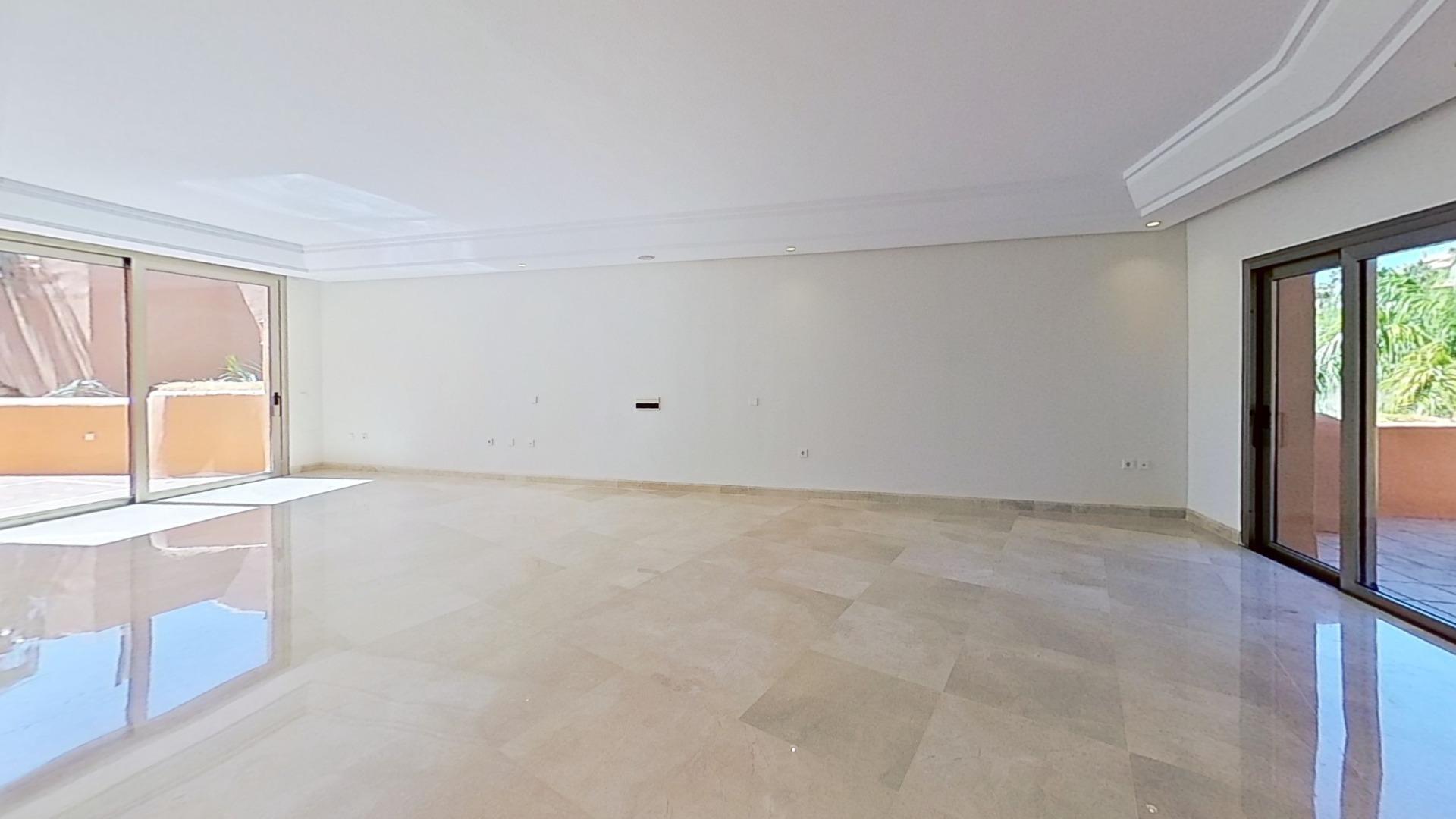 Áticos dúplex en 1ª línea de playa en Los Monteros, Marbella