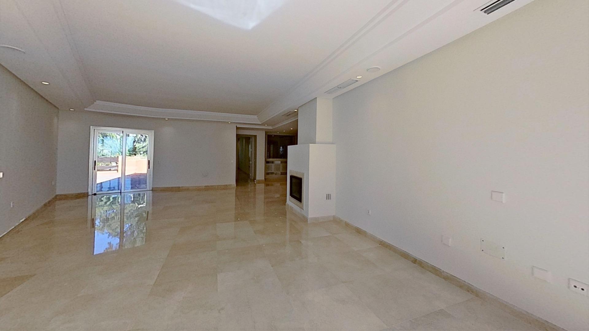 Áticos dúplex en 1ª línea de playa en Los Monteros, Marbella