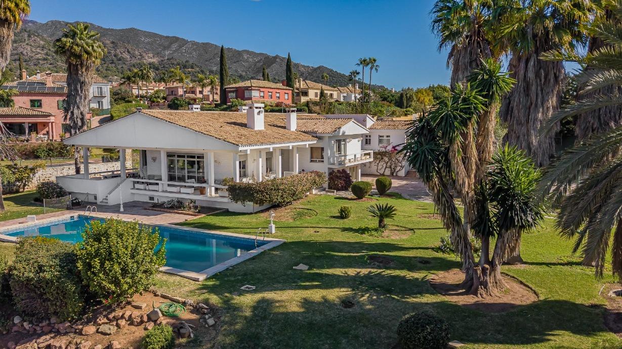 Villa junto a Marbella pueblo