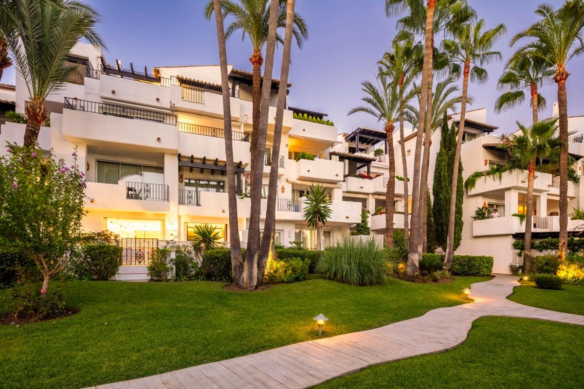 Kürzlich renovierte Erdgeschosswohnung in Golden Mile Marbella