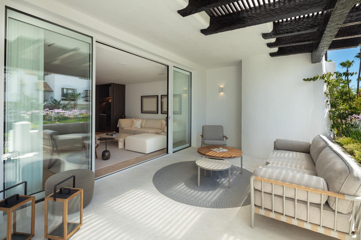 Moderno apartamento en Puente Romano, Marbella