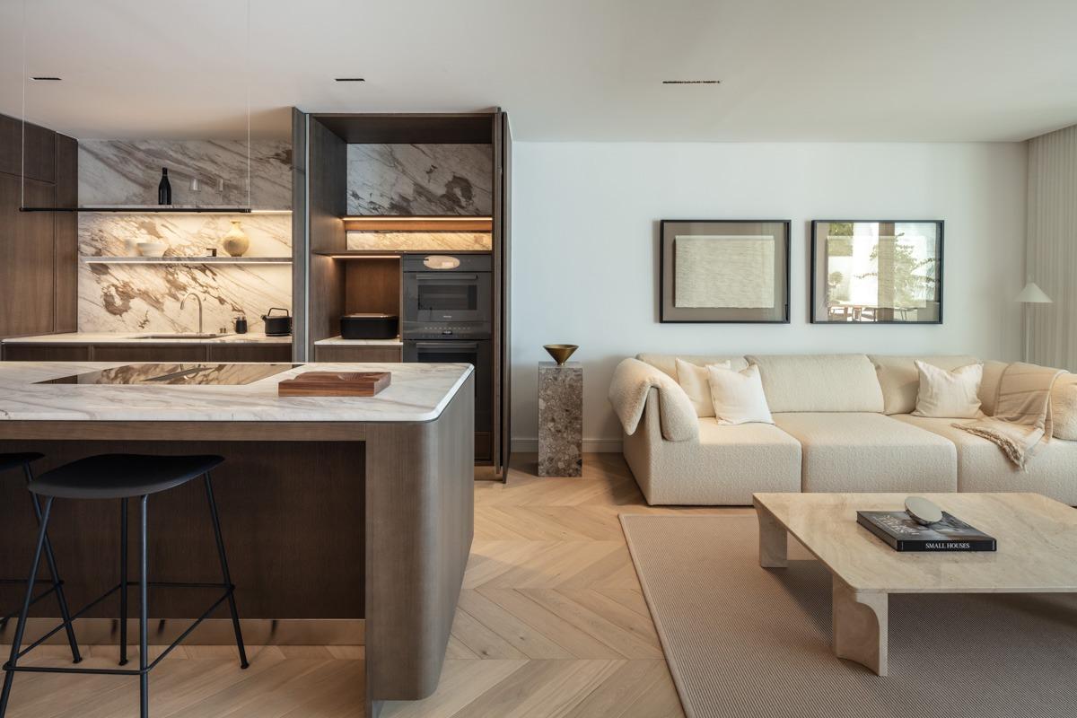 Moderno apartamento en Puente Romano, Marbella