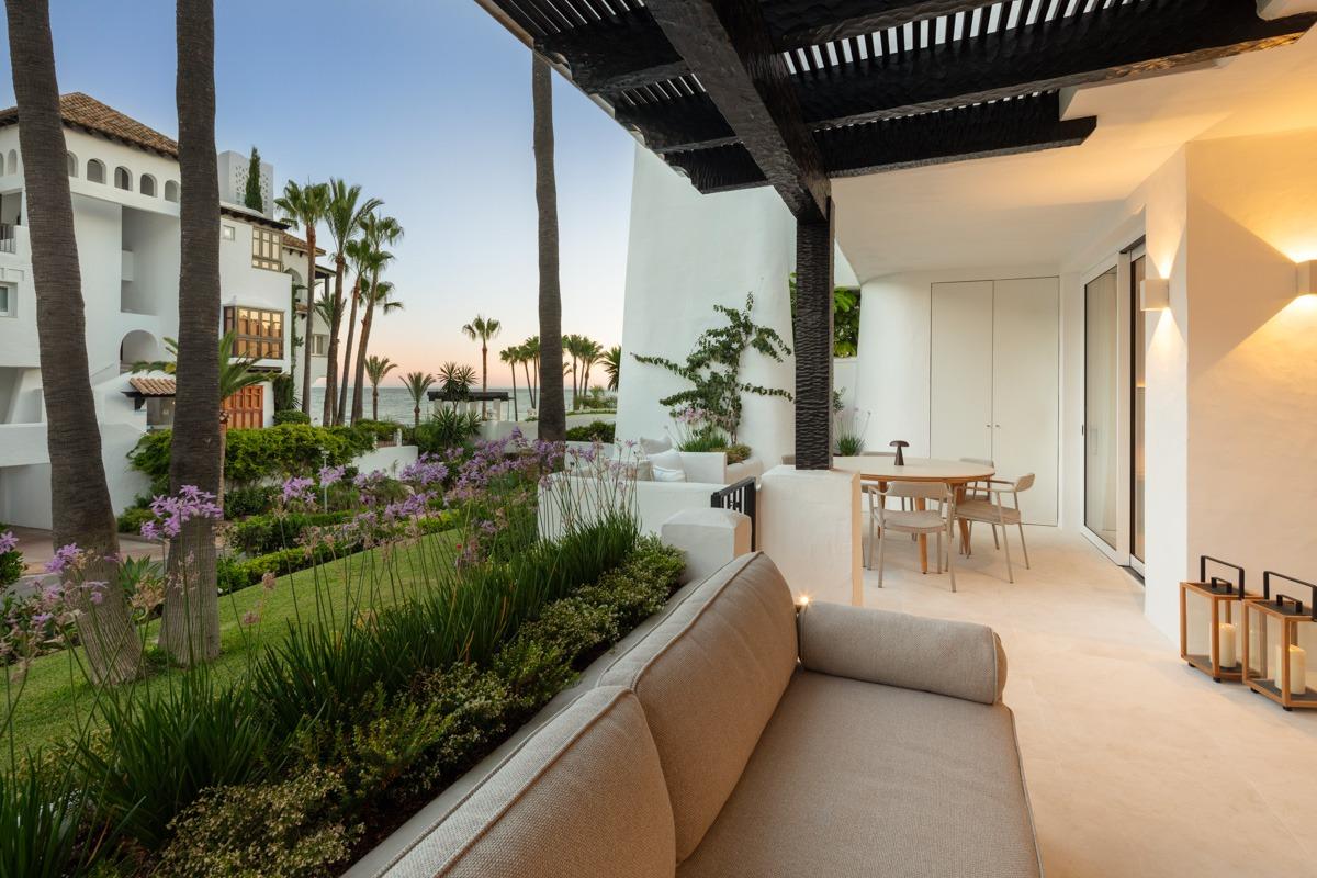 Moderno apartamento en Puente Romano, Marbella