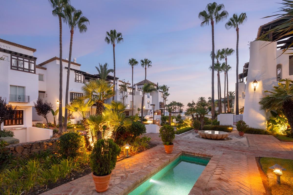 Moderno apartamento en Puente Romano, Marbella