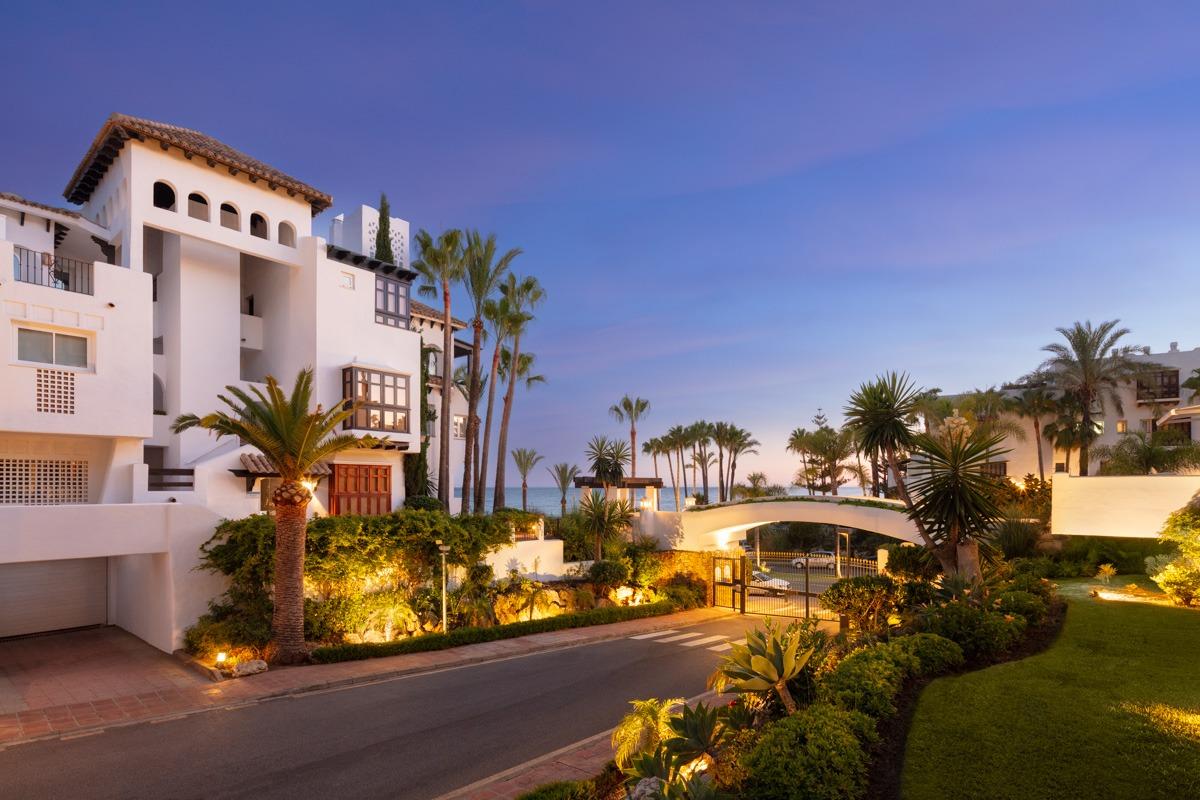 Moderno apartamento en Puente Romano, Marbella