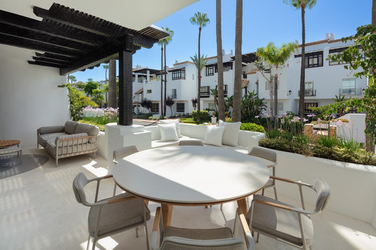 Moderno apartamento en Puente Romano, Marbella