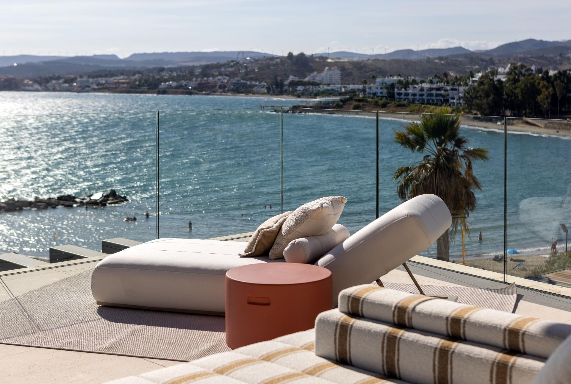 Promoción de viviendas de lujo en primera línea de mar, en Estepona
