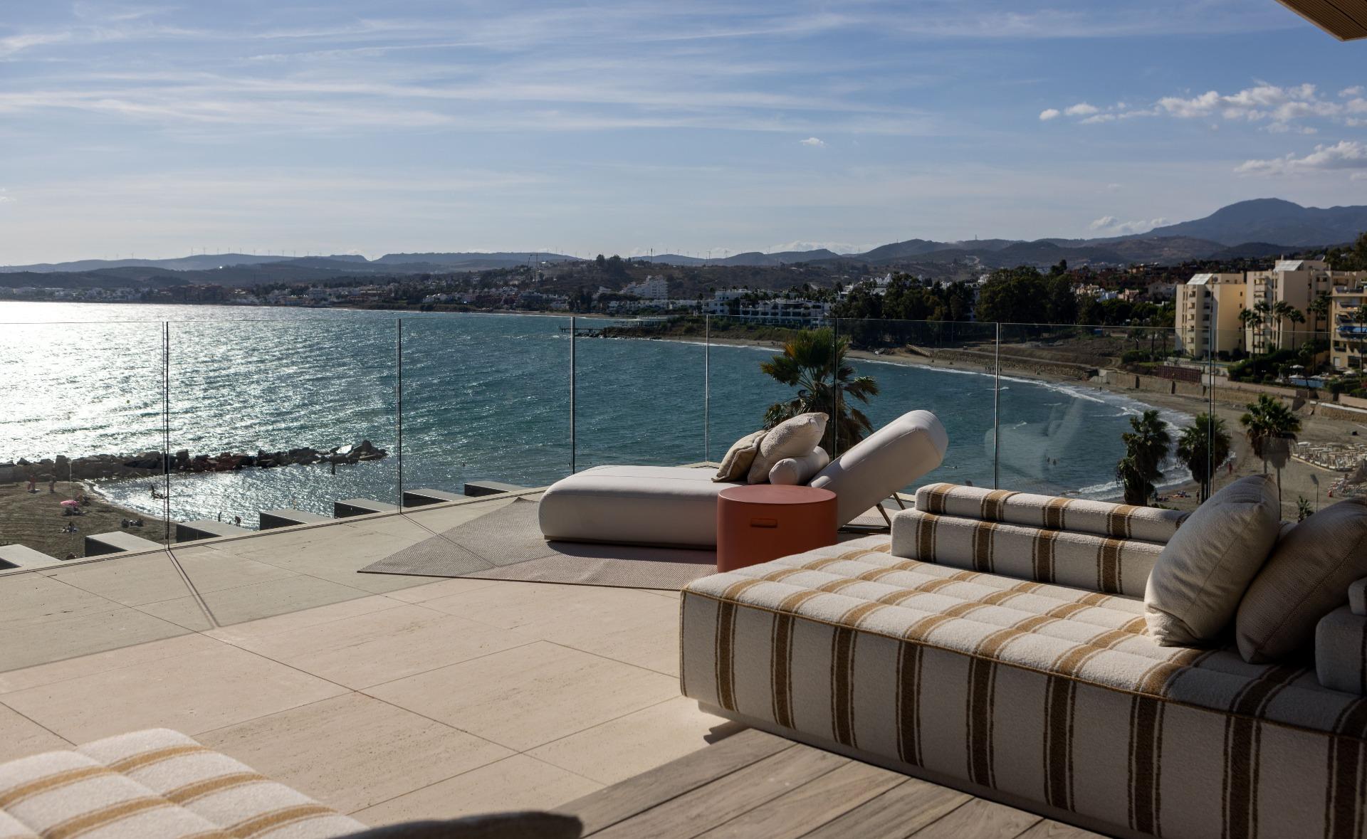 Promoción de viviendas de lujo en primera línea de mar, en Estepona