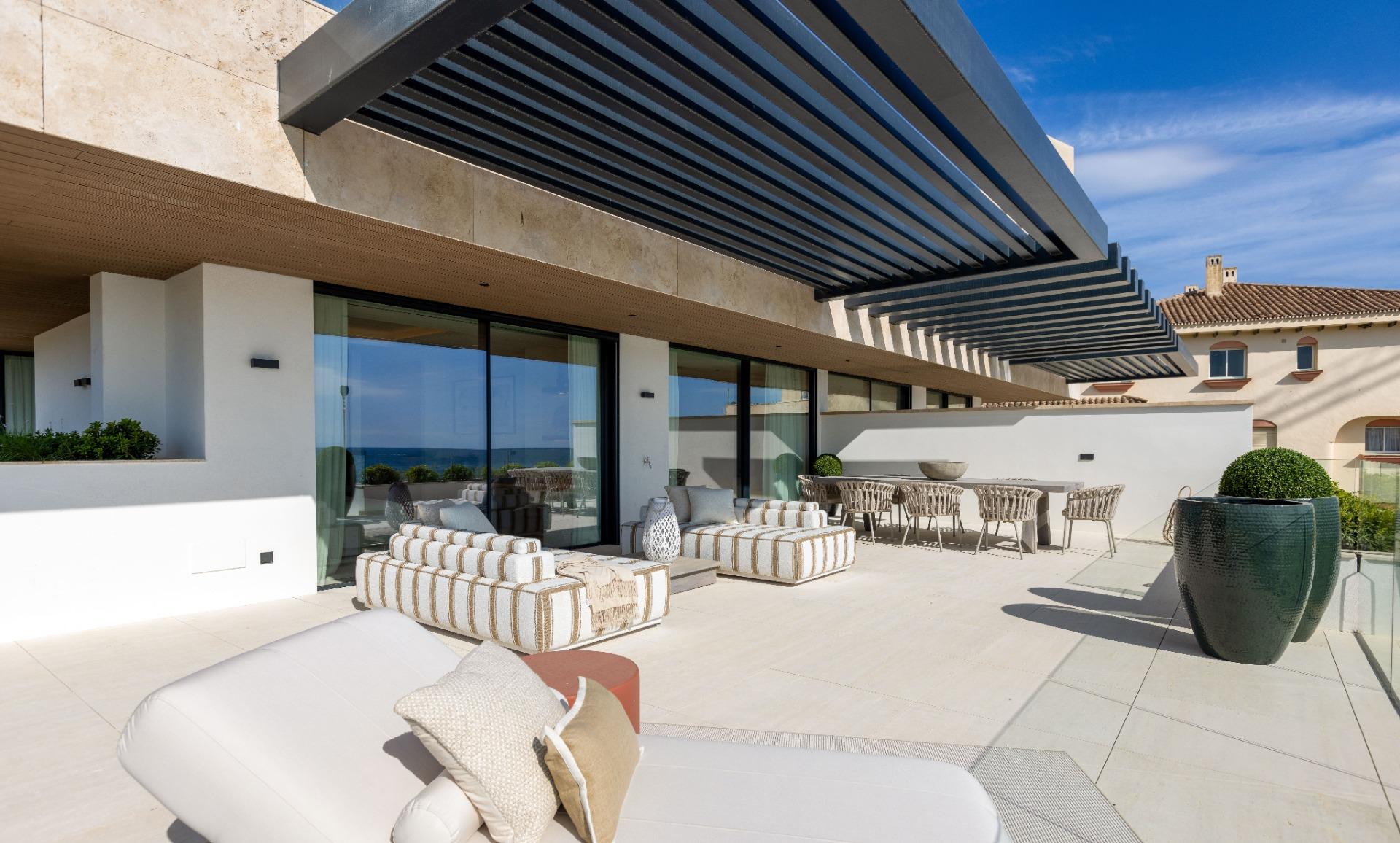 Promoción de viviendas de lujo en primera línea de mar, en Estepona