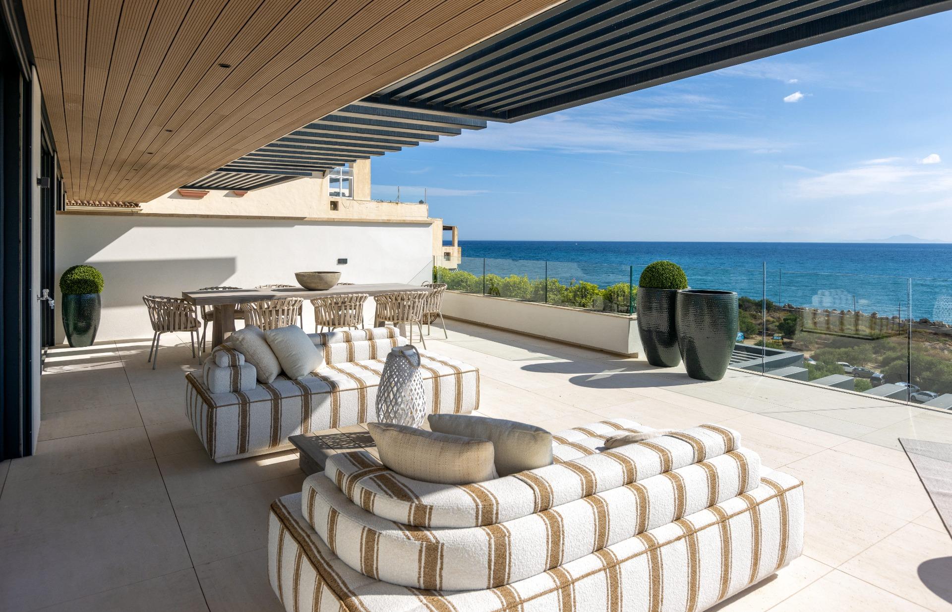 Promoción de viviendas de lujo en primera línea de mar, en Estepona