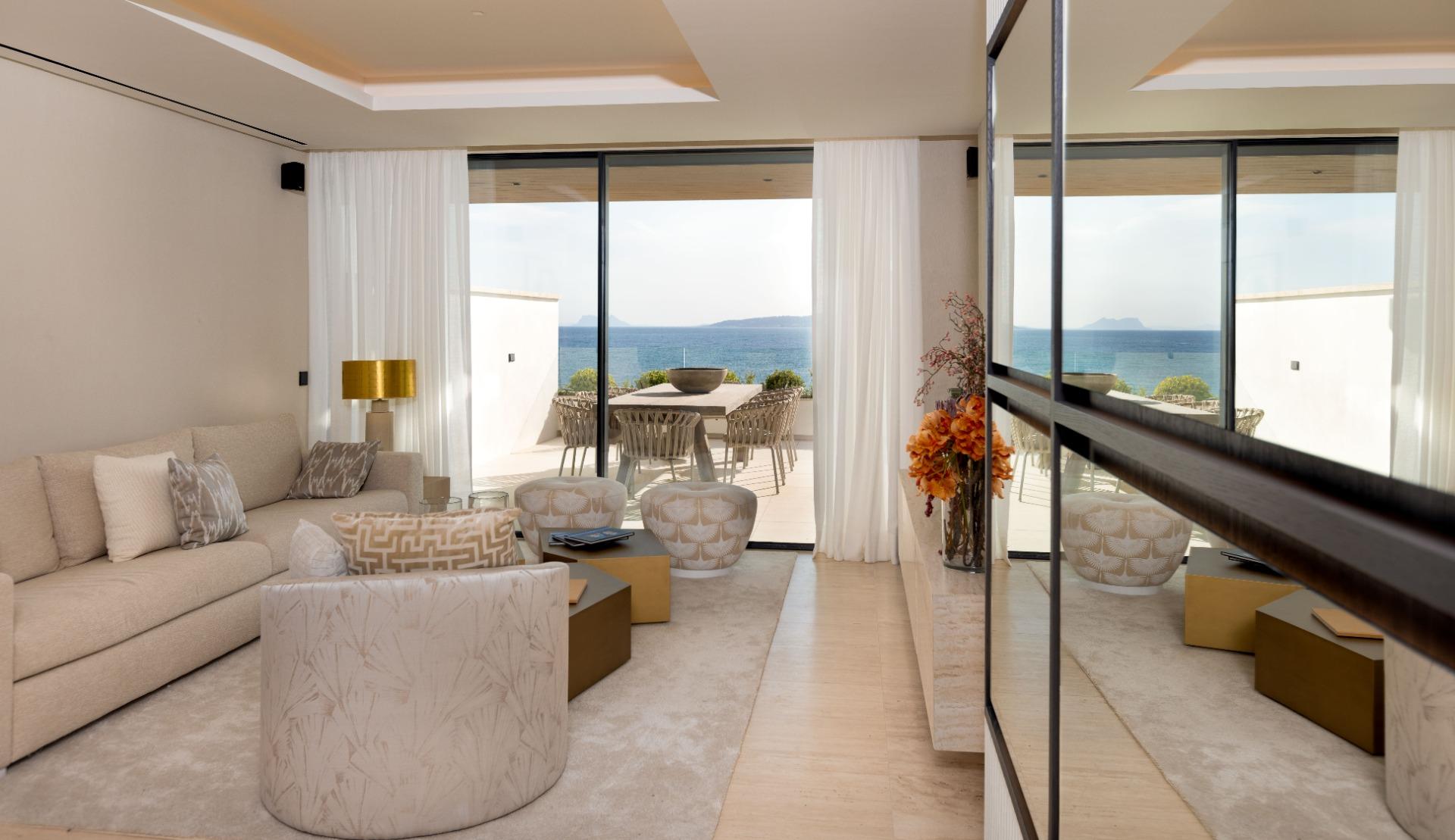 Promoción de viviendas de lujo en primera línea de mar, en Estepona