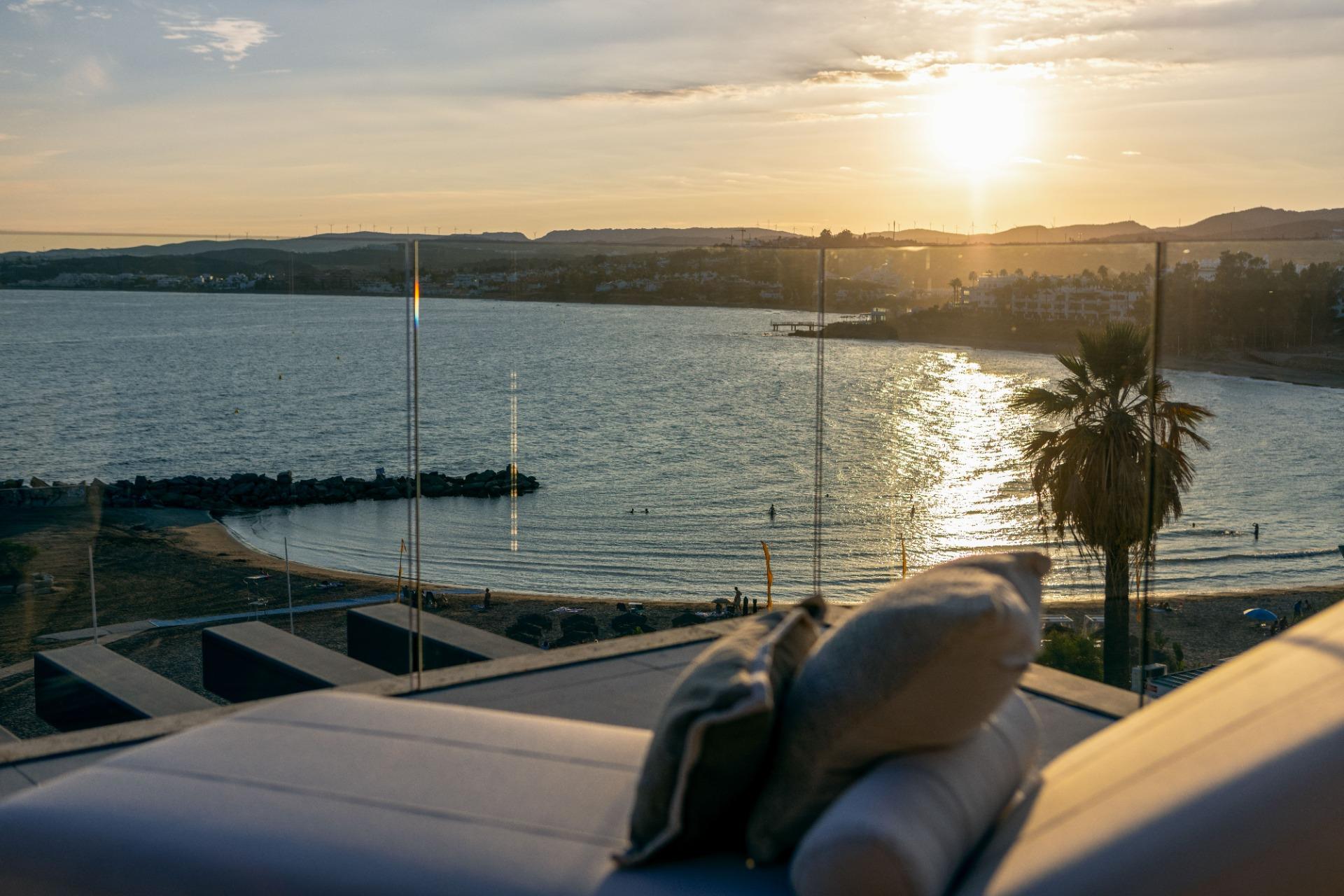 Promoción de viviendas de lujo en primera línea de mar, en Estepona