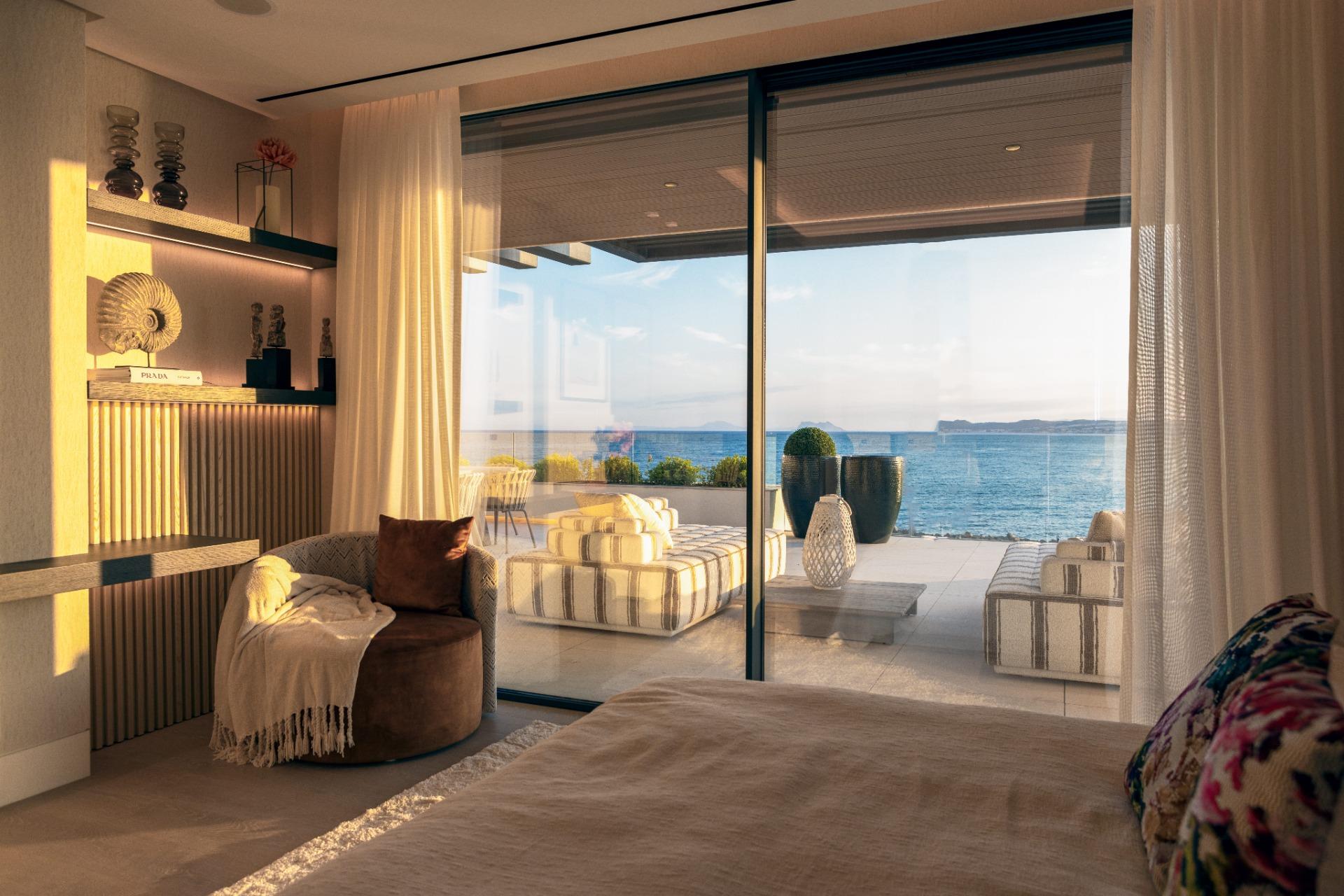 Promoción de viviendas de lujo en primera línea de mar, en Estepona