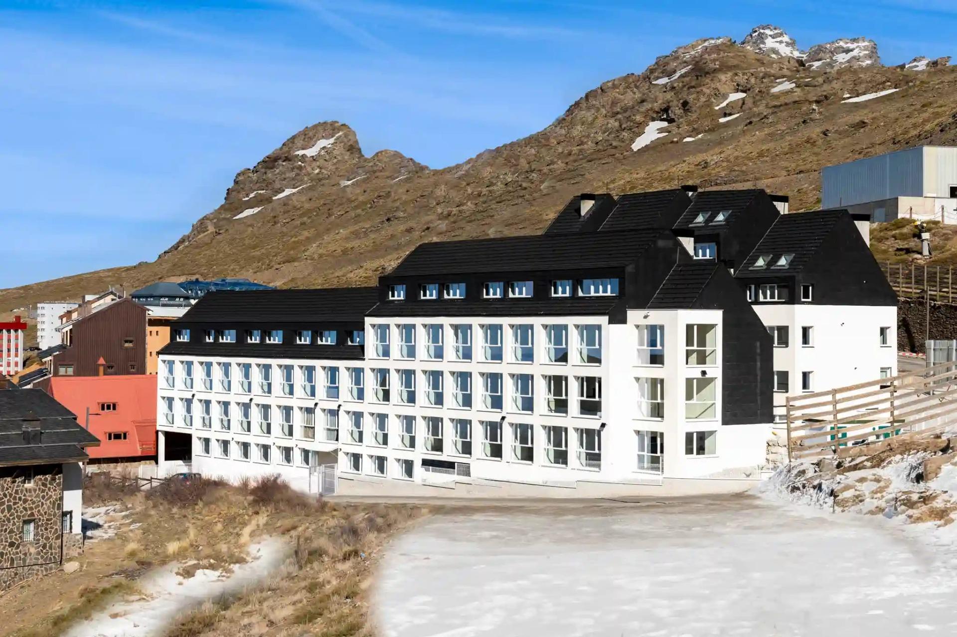 Promoción de 20 estudios y apartamentos en Sierra Nevada