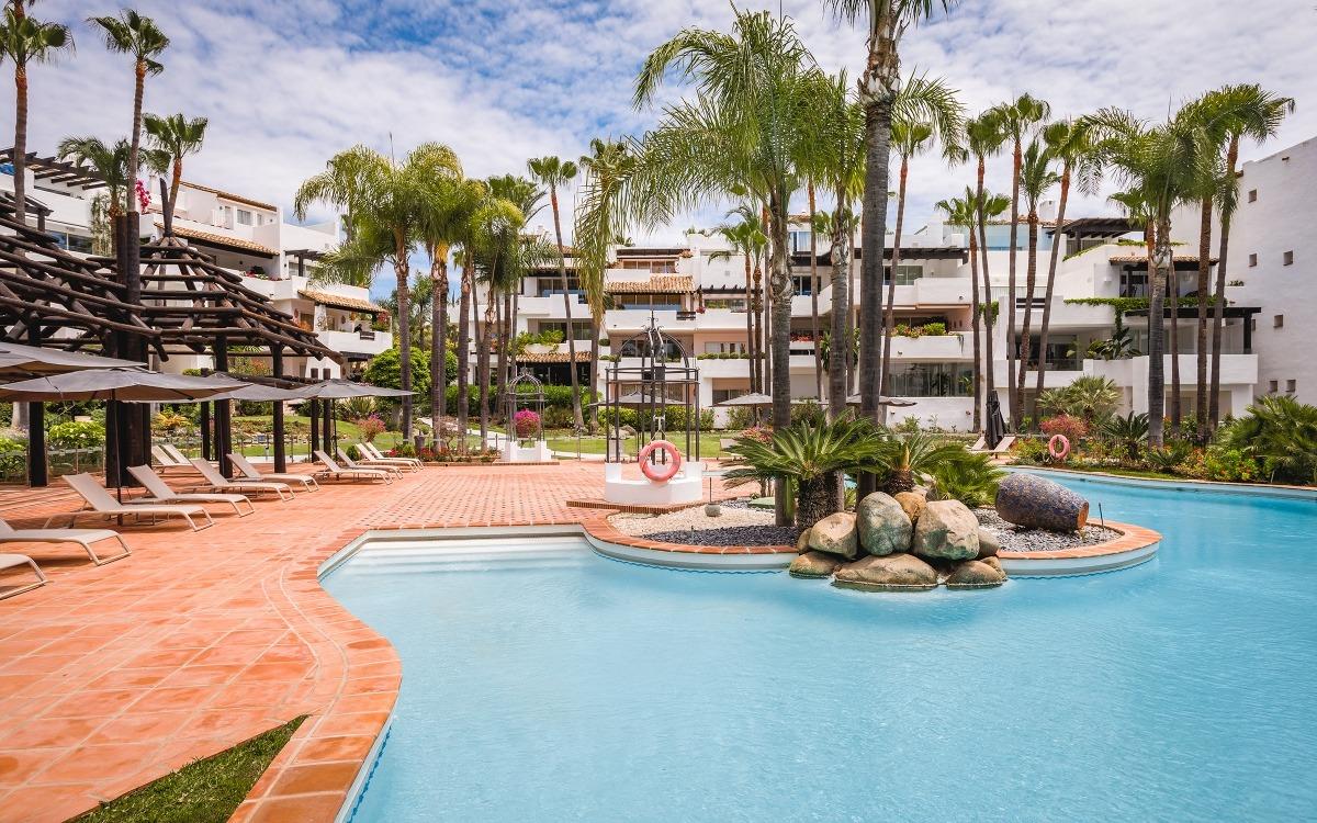 Apartamento en 1ª línea de playa en la Milla de Oro de Marbella