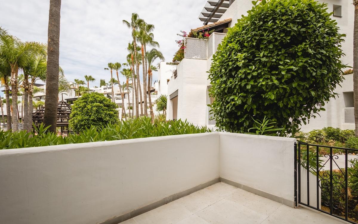 Apartamento en 1ª línea de playa en la Milla de Oro de Marbella