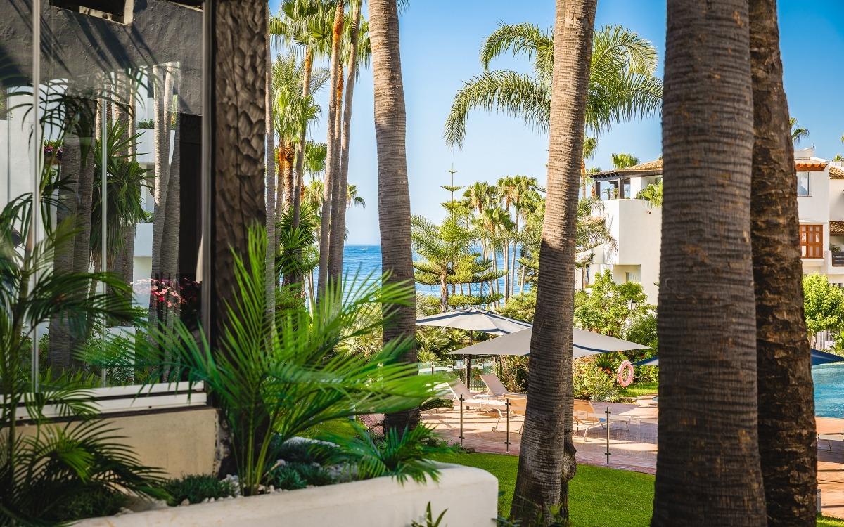 Apartamento en 1ª línea de playa en la Milla de Oro de Marbella