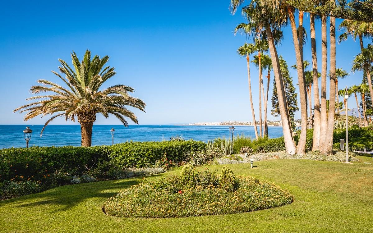 Apartamento en 1ª línea de playa en la Milla de Oro de Marbella